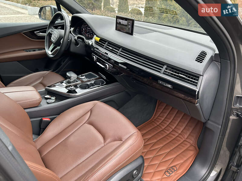 Позашляховик / Кросовер Audi Q7 2018 в Дніпрі