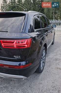 Внедорожник / Кроссовер Audi Q7 2017 в 