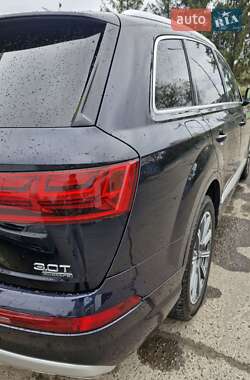 Внедорожник / Кроссовер Audi Q7 2017 в 
