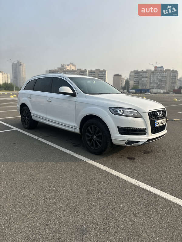 Внедорожник / Кроссовер Audi Q7 2012 в 