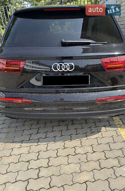 Внедорожник / Кроссовер Audi Q7 2017 в 