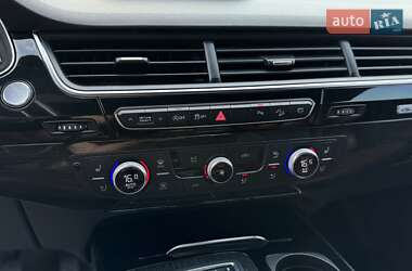 Внедорожник / Кроссовер Audi Q7 2017 в 