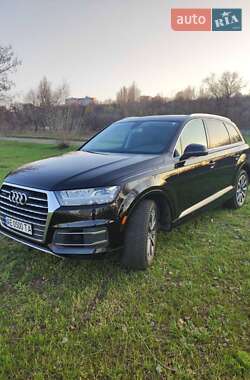 Позашляховик / Кросовер Audi Q7 2015 в 