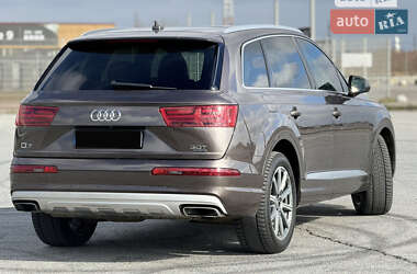 Внедорожник / Кроссовер Audi Q7 2016 в 