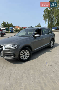Внедорожник / Кроссовер Audi Q7 2016 в 