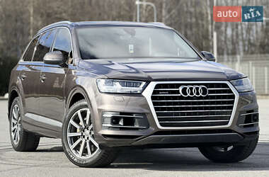 Внедорожник / Кроссовер Audi Q7 2016 в 