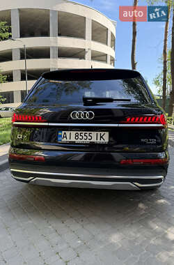Позашляховик / Кросовер Audi Q7 2020 в 