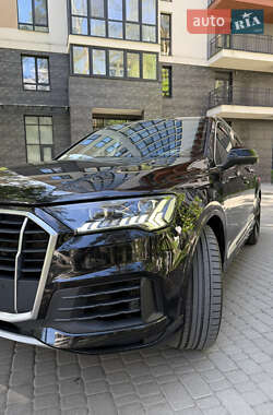 Позашляховик / Кросовер Audi Q7 2020 в 