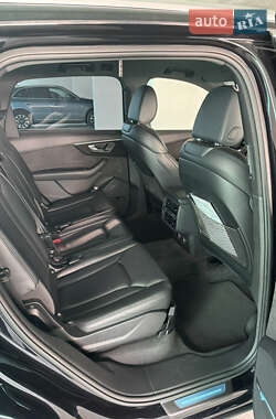 Позашляховик / Кросовер Audi Q7 2020 в 