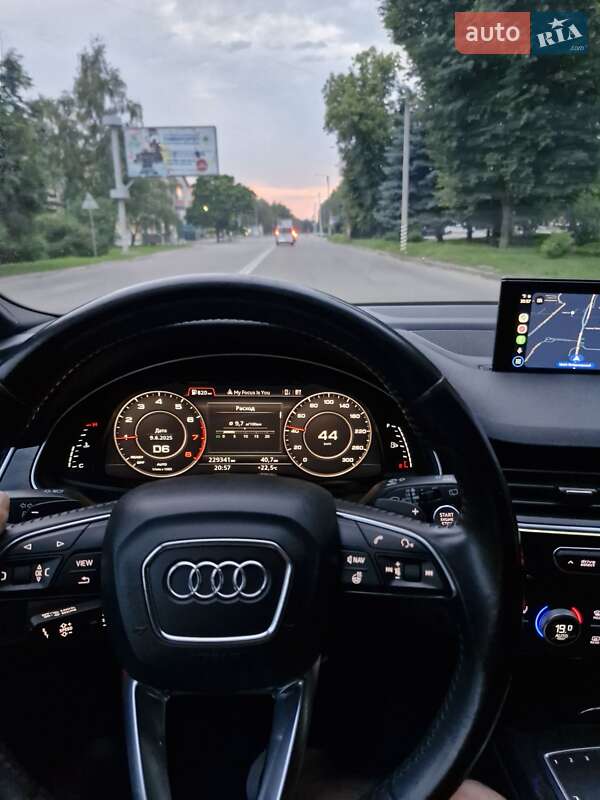 Внедорожник / Кроссовер Audi Q7 2017 в Полтаве