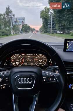 Внедорожник / Кроссовер Audi Q7 2017 в 