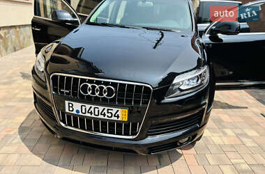 Внедорожник / Кроссовер Audi Q7 2015 в 