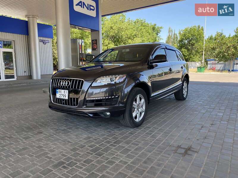 Внедорожник / Кроссовер Audi Q7 2012 в 