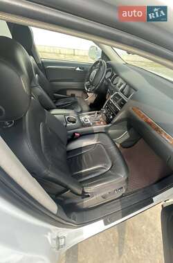 Позашляховик / Кросовер Audi Q7 2012 в 