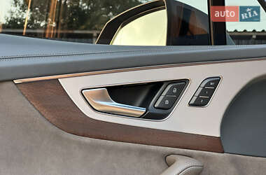 Внедорожник / Кроссовер Audi Q7 2018 в 