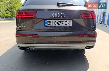 Внедорожник / Кроссовер Audi Q7 2016 в 