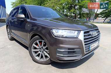 Внедорожник / Кроссовер Audi Q7 2016 в 