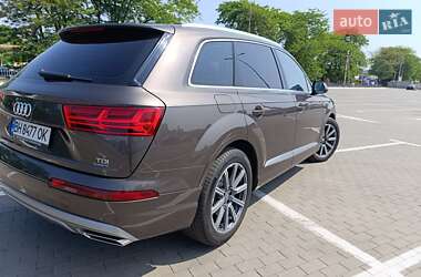 Внедорожник / Кроссовер Audi Q7 2016 в 