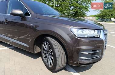 Внедорожник / Кроссовер Audi Q7 2016 в 
