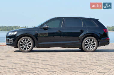 Внедорожник / Кроссовер Audi Q7 2017 в 