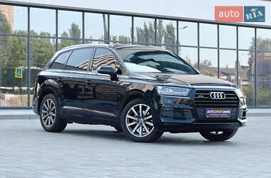 Внедорожник / Кроссовер Audi Q7 2017 в 