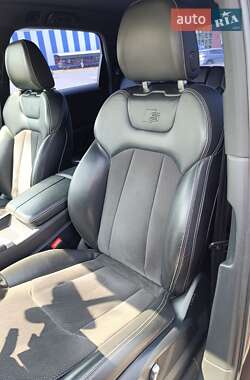 Внедорожник / Кроссовер Audi Q7 2016 в 