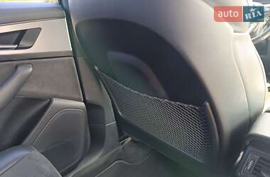 Внедорожник / Кроссовер Audi Q7 2016 в 
