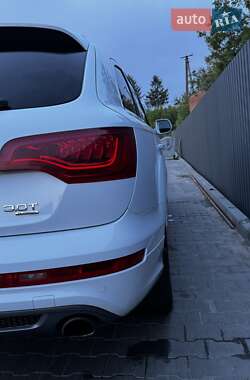 Позашляховик / Кросовер Audi Q7 2012 в 
