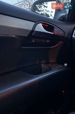 Позашляховик / Кросовер Audi Q7 2012 в 