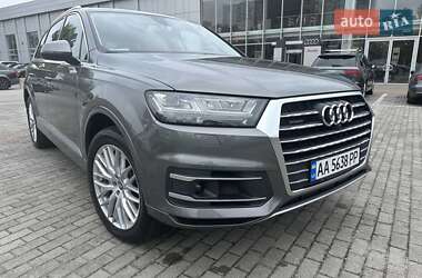 Внедорожник / Кроссовер Audi Q7 2016 в 