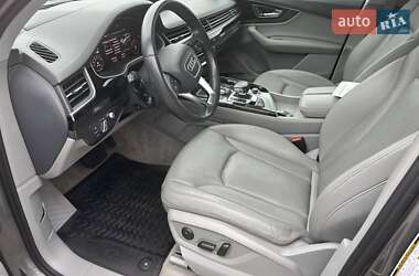Внедорожник / Кроссовер Audi Q7 2016 в 