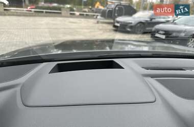 Внедорожник / Кроссовер Audi Q7 2016 в 