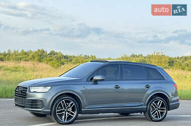 Внедорожник / Кроссовер Audi Q7 2017 в 