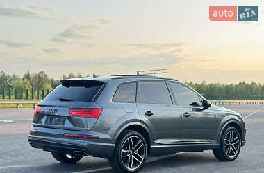 Внедорожник / Кроссовер Audi Q7 2017 в 
