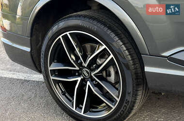 Внедорожник / Кроссовер Audi Q7 2017 в 