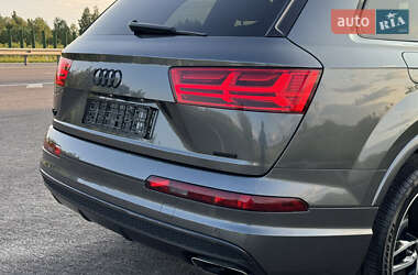 Внедорожник / Кроссовер Audi Q7 2017 в 