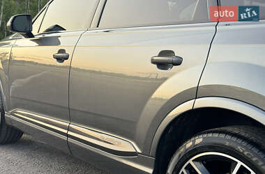 Внедорожник / Кроссовер Audi Q7 2017 в 