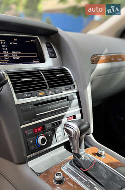 Позашляховик / Кросовер Audi Q7 2013 в 