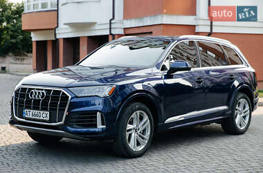 Позашляховик / Кросовер Audi Q7 2021 в 