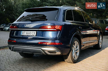 Позашляховик / Кросовер Audi Q7 2021 в 