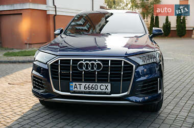 Позашляховик / Кросовер Audi Q7 2021 в 