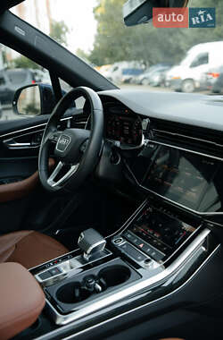 Позашляховик / Кросовер Audi Q7 2021 в 