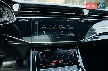 Позашляховик / Кросовер Audi Q7 2021 в 