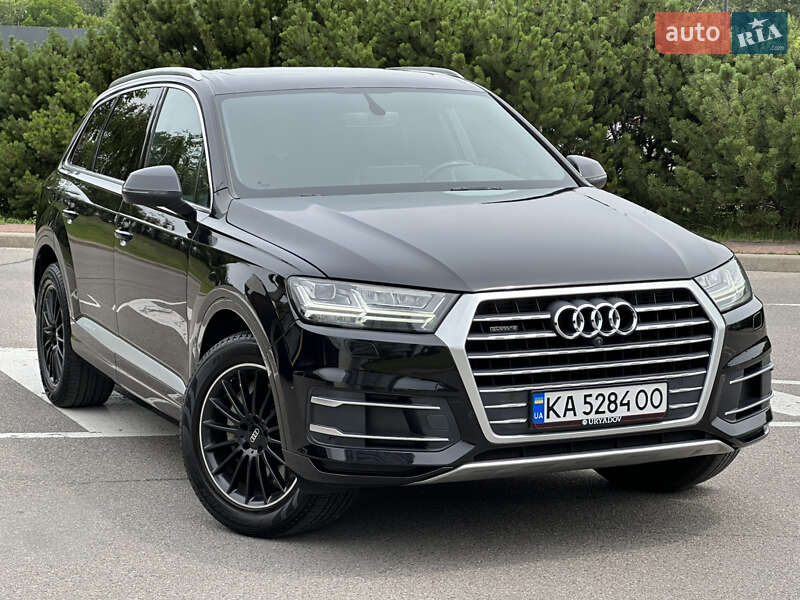 Внедорожник / Кроссовер Audi Q7 2017 в 