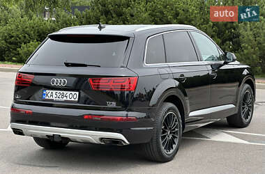 Внедорожник / Кроссовер Audi Q7 2017 в 
