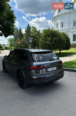 Внедорожник / Кроссовер Audi Q7 2020 в 