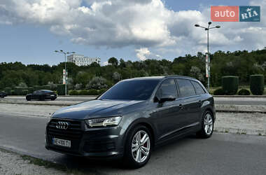 Позашляховик / Кросовер Audi Q7 2015 в 