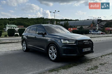 Позашляховик / Кросовер Audi Q7 2015 в 