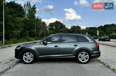 Позашляховик / Кросовер Audi Q7 2015 в 