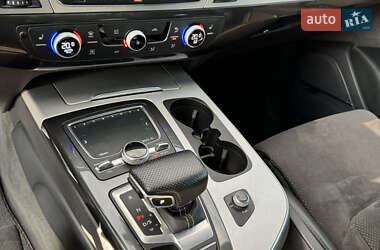 Позашляховик / Кросовер Audi Q7 2015 в 